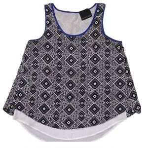 Cute Tank with Peek-a-Boo Back Sz M